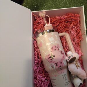 New Stanley 40oz in LV Costum Theme..Great for Valentines Gifting!